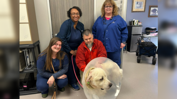 Casper e a família de tutores dele - Foto: reprodução