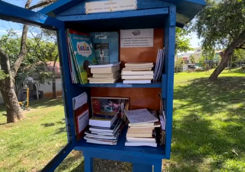 A iniciativa da Biblioteca na praça é do casal Elisabete de Fátima Pinotti e Antônio Donizete Pinotti. Foto: Reprodução/Internet