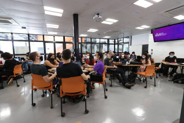 A escola oferece bolsa com moradia e alimentação para os alunos - Foto: Ilum