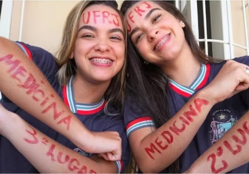 Irmãs gêmeas baianas conseguem aprovação para cursar medicina em mais de 30 faculdades públicas — Foto: Reprodução SEC