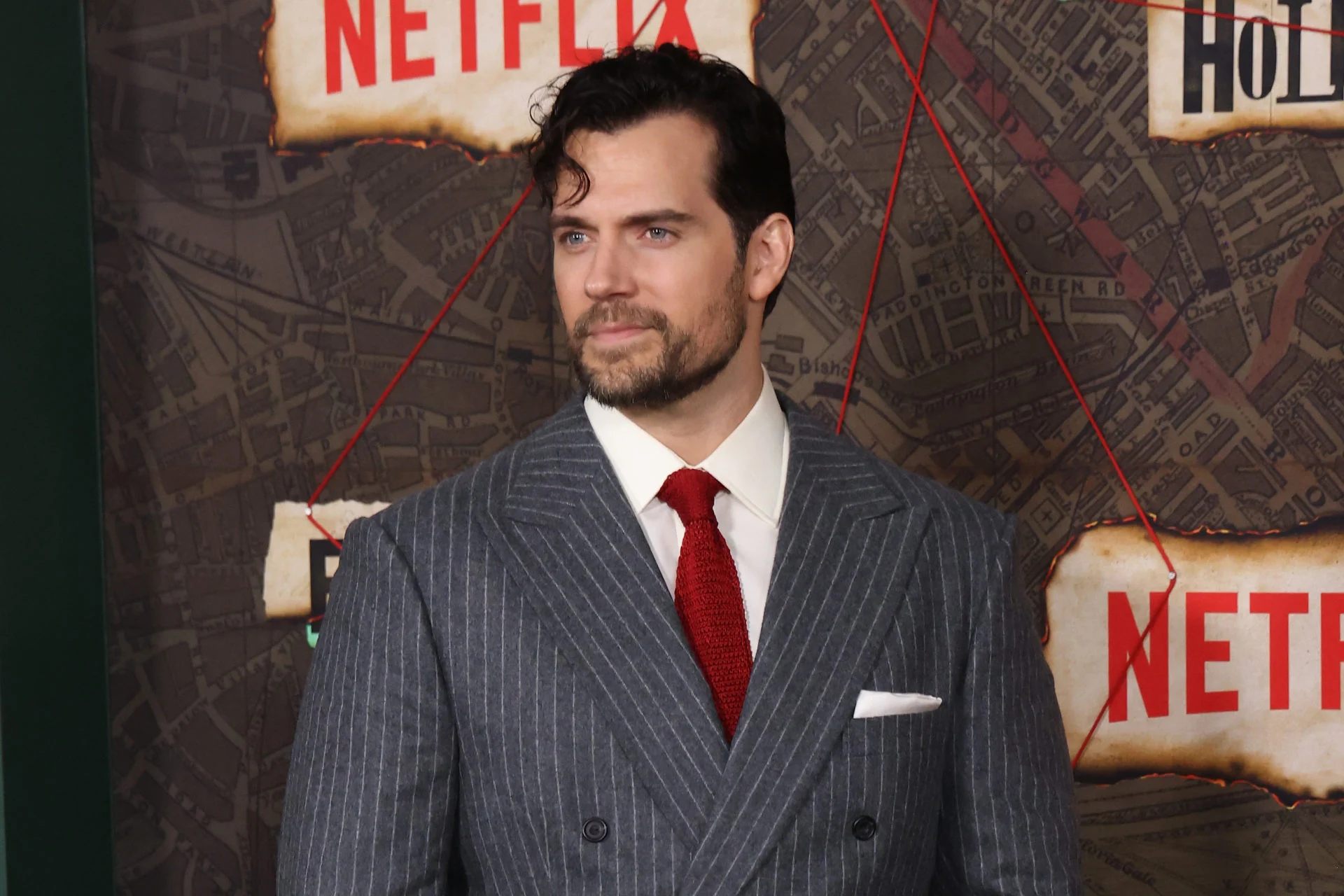 Henry Cavill é britânico e tem 39 anos - Foto: Dok.Netflix