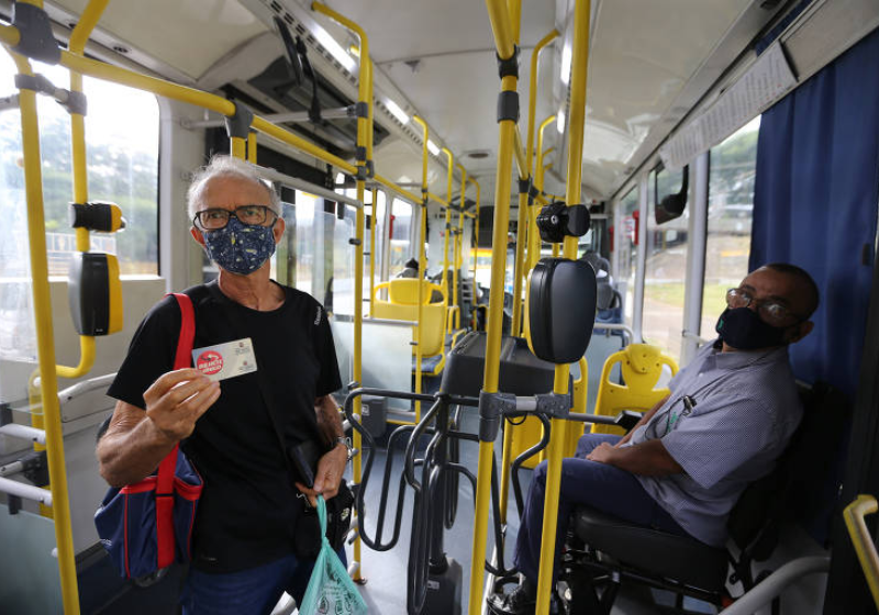 Os idosos terão novamente do direito ao transporte público gratuito em SP - Foto: reprodução