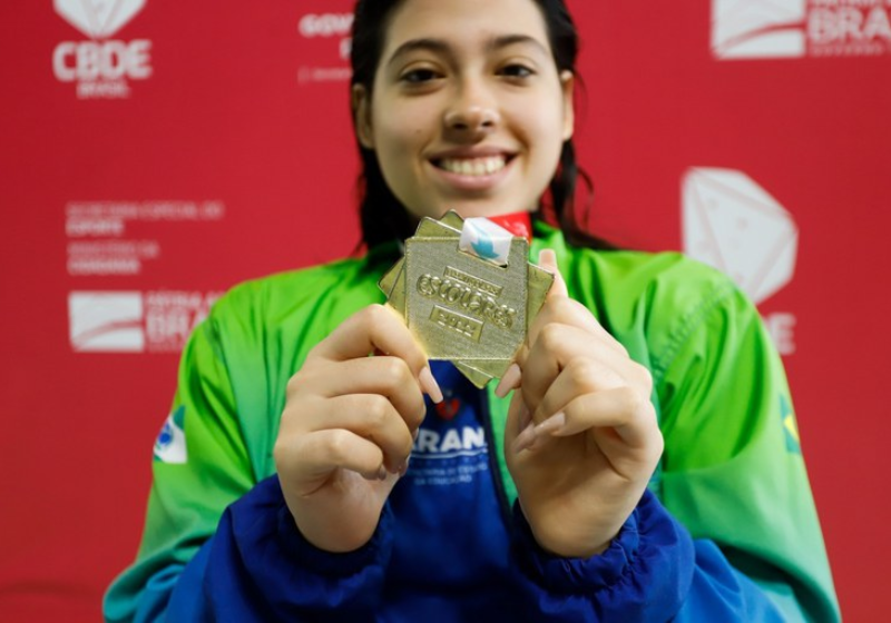 A jovem passou 12 anos lutando pela vida e agora é medalhista de ouro em Paralimpíadas Escolares - Foto: Ricardo Valarini