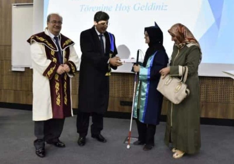 A dedicação da mãe para que a filha se formasse foi notado por todos da universidade. Foto: Reprodução
