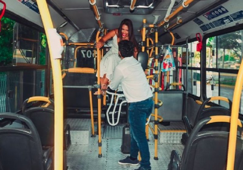"Pré-wedding no Barro Macaxeira (via Várzea), onde nos conhecemos 11 anos atrás", disse o casal que se conheceu no ônubus - Foto: reprodução / Instagram