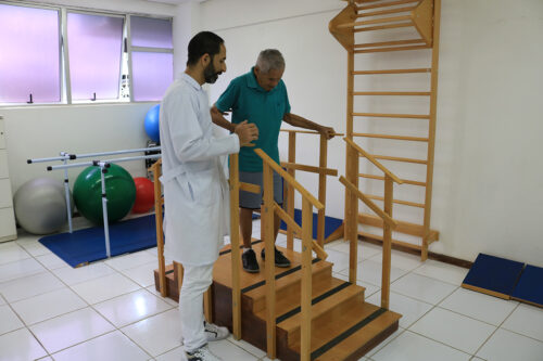 Os idosos são cuidados com muito amor pelos estagiários - Foto: reprodução