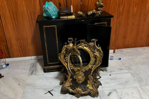 •Relógio de Balthazar Martinot - Foto: reprodução Twitter