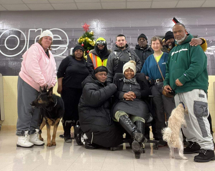 Algumas das pessoas salvas por heróis anônimos nos Estados Unidos - Foto: reprodução / SunnySkyz