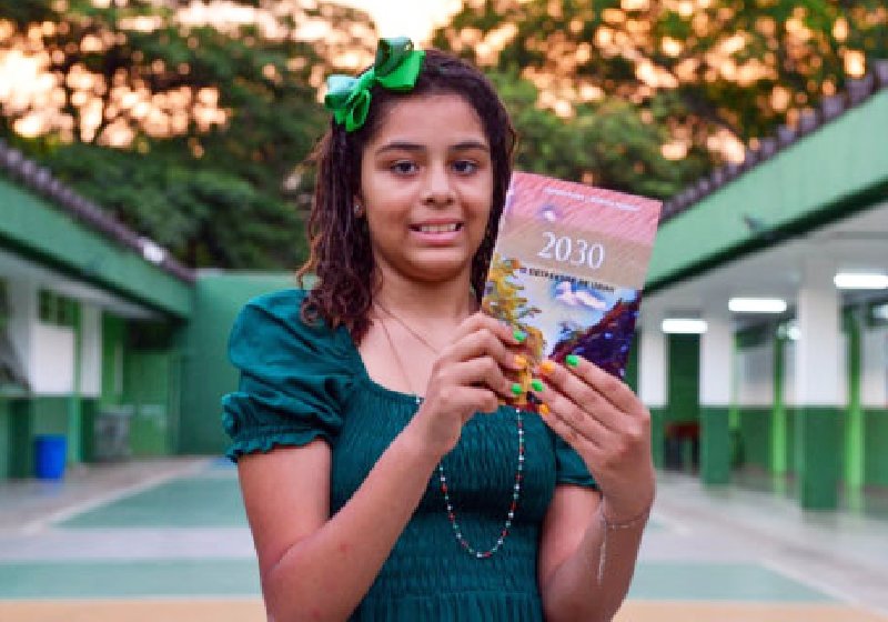 Yasmin, a menina com autismo que lançou um livro de ficção - Foto: reprodução / Sindprodf