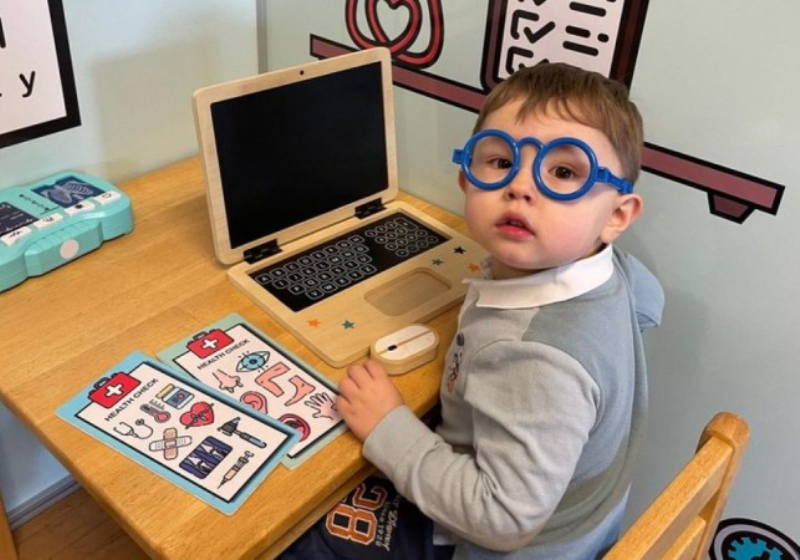 O menino que entrou para o clube dos gênios conta até 100 em outros idiomas - Foto: arquivo pessoal