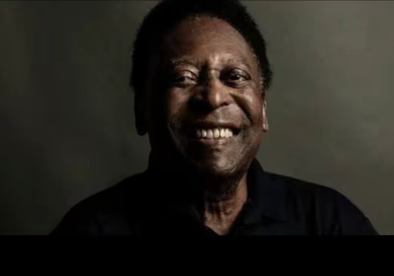 Súditos do Rei Pelé reverenciam a majestade do futebol no Brasil e no mundo dando o nome dele a bebês, estádios, viadutos e avenidas- Foto: reprodução