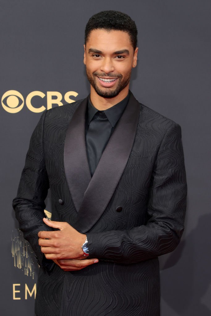 Regé-Jean Page no tapete vermelho do Emmy Awards - Foto: Getty Images / POPline