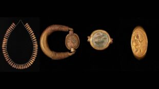 O conjunto era composto por um colar de ouro legítimo e três anéis feitos de pedra-sabão e, também, ouro. Foto: Reprodução/Internet