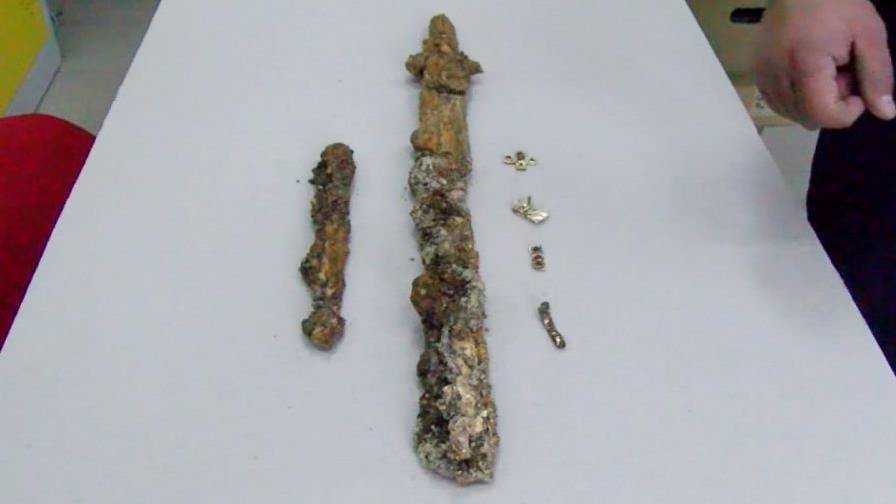 Parte do tesouro encontrado na tumba do guerreiro do povo huno - Foto:  CNAIR/Vasile Pârvan Institute of Archeology