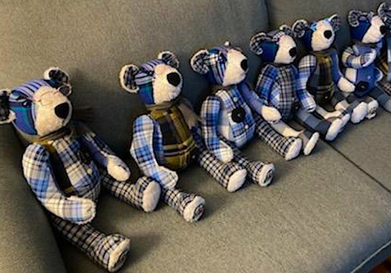 Os Ursinhos da Memória têm vários detalhes que o vovô usava, como camisas de flanela - Foto: AccentCare hospice