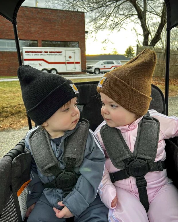 Os gêmeos hoje, já grandinhos! - Foto: SWNS