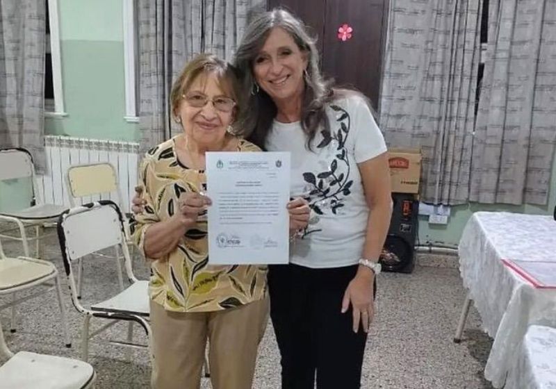 Ela abriu a mão dos estudos ainda criança. Por viver na roça, teve que parar de fazer o que mais amava que era estudar, para trabalhar e ajudar no sustento de casa. Foto: Reprodução/Internet