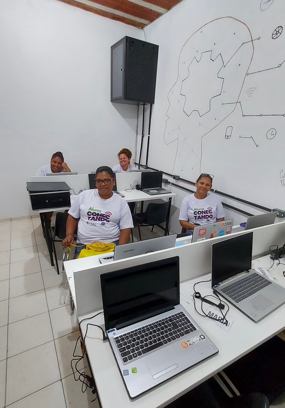 A faxineira da Cidade de Deus voltou aos estudos com ajuda da ONG - Foto: ONG Nóiz