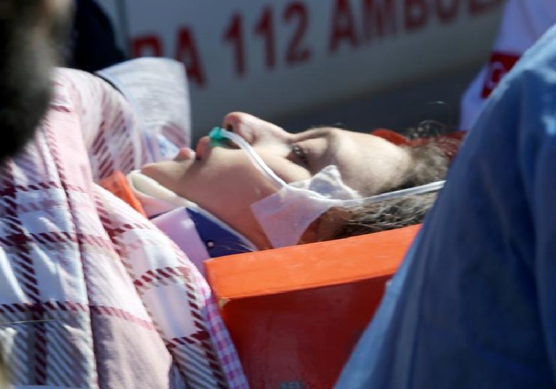 Após 10 dias de sofrimento, a adolescente Aleyna Olmez, 17, foi resgatada viva sob os escombros de um prédio atingido por terremoto na Turquia - Foto: AA