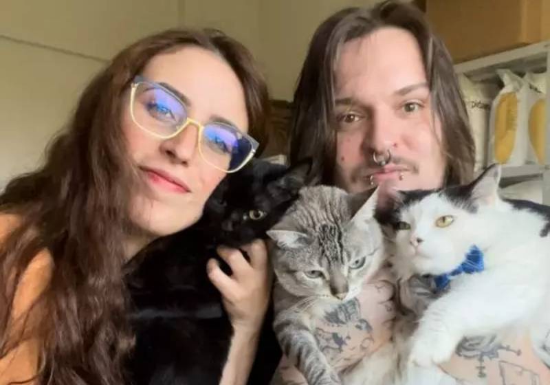 O casal brasileiro aproveitou a pandemia e focou em produzir conteúdos com seus gatinhos! - Foto: Arquivo Pessoal/Karoline Freitas
