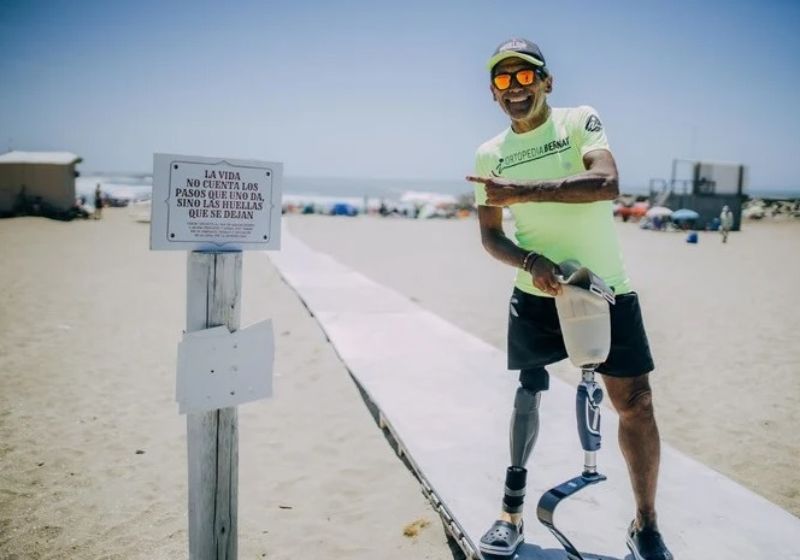 Em 2007, Oscar Reinoso foi diagnosticado com um câncer agressivo e teve a perna amputada. Foto: Reprodução/Internet