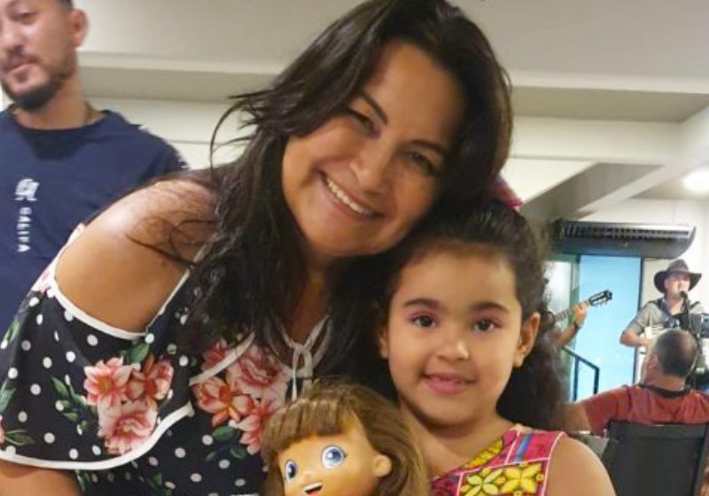 A netinha Valentina foi o impulso que a vovó Rosana precisava para realizar o sonho de tirar a CNH agora, aos 53 anos - Foto: reprodução / Detran MS