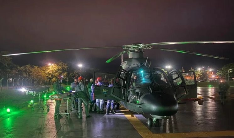 Helicóptero do Exército ajuda no resgate de moradores em  São Sebastião, Litoral Norte de SP- Foto: divulgação / Exército