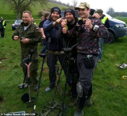 Dariusz Fijalkowski, Mateusz Nowak Andrew Winter e Tobiasz Nowak descobriram o tesouro - Foto: SWINS