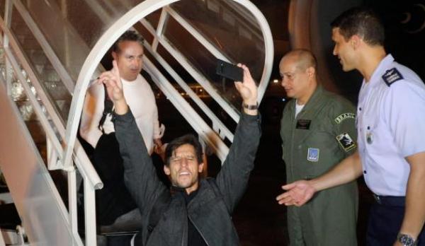 A chegada ao Brasil foi um alívio para as pessoas resgatadas da região do terremoto pelo avião da FAB - Foto: FAB