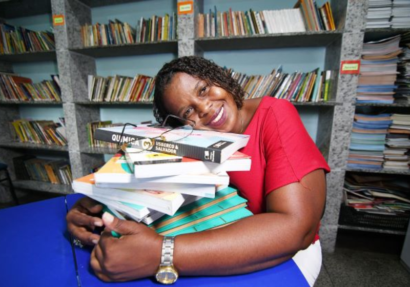 Aos 50 anos, Aparecida voltou para uma sala de aula e, dessa vez, realizando o sonho de entrar em uma universidade. - Foto: Foto: Julio Cesar Lyra/ Extra.