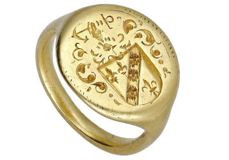 O professor Richard McCaie mal sabia que o anel raro valeria uma fortuna e que assim poderia ajudar seus filhos! - Foto: Noonans Auction House / SWNS