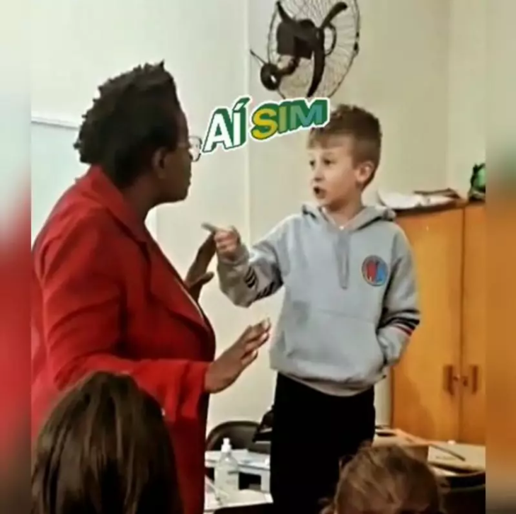 Aluno da aula, Caio aprendeu direitinho como proceder em casos de abuso. "Não encosta em minhas partes íntimas", disse o menino. 