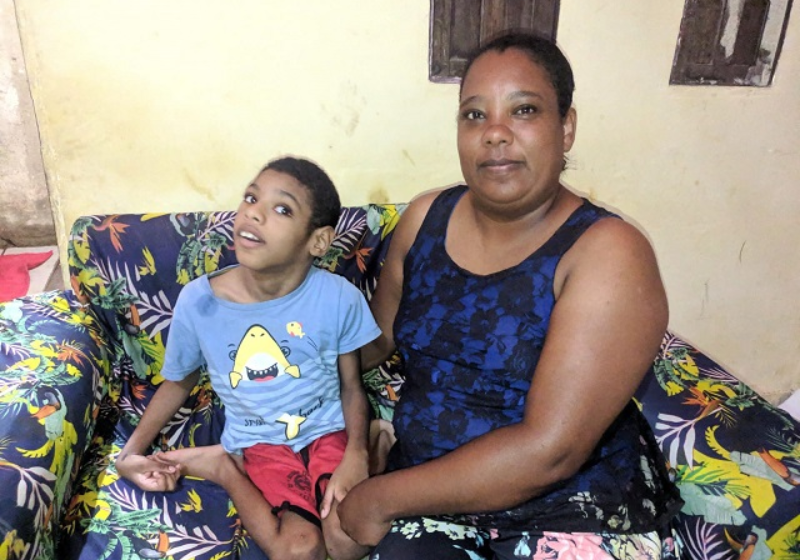 Os amigos abraçaram a causa de reformar a casa do menino, que tem paralisia cerebral, e precisa de um quarto adaptado. Ajude! - Foto: arquivo pessoal