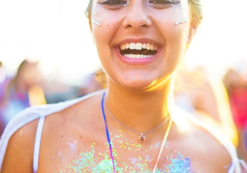 Neste carnaval projeta sua pele: leve o protetor solar na mala para ganhar tempo, economizar e evitar a falta dele no seu lugar de destino - Veja as dicas. - Foto: reprodução