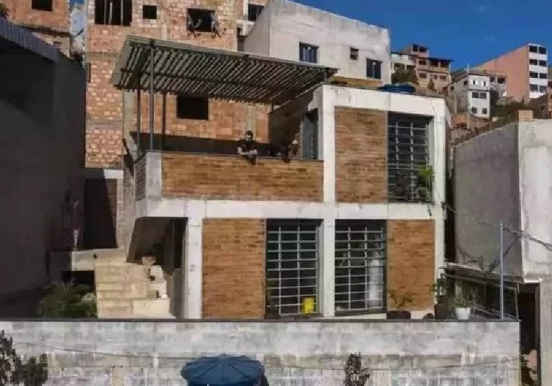 A casa de favela brasileira, em Belo Horizonte, venceu como a Casa do Ano no concurso internacional Building of the Year 2023 - Foto: Divulgação/Leonardo Finotti
