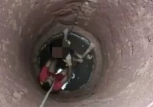 Os bombeiros salvam as duas crianças que estavam na cisterna e são aplaudidos pela comunidade - Foto: Reprodução/Corpo de Bombeiros (GO)