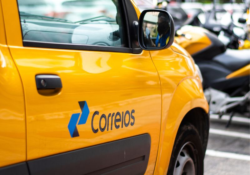 O edital dos Correios para Jovens Aprendizes tem mais de 4 mil cargos e muitos benefícios! Foto: Reprodução/Shutterstock.