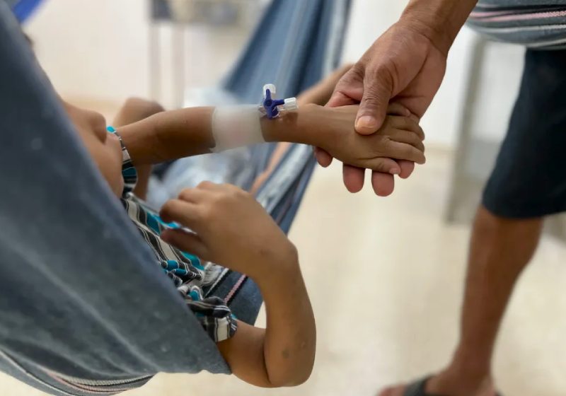 Entre as crianças Yanomami recuperadas está um menino de 10 anos que teve malária e foi para o hospital infantil em Boa Vista - Foto: Caíque Rodrigues / g1 RR