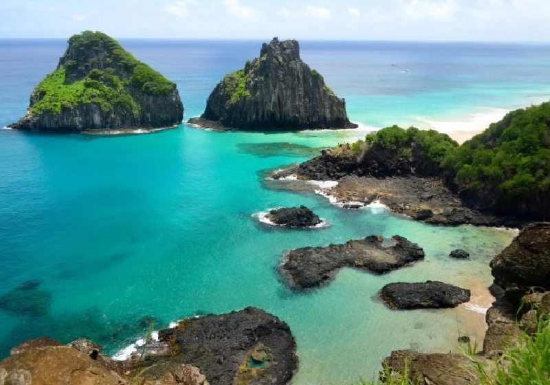 A praia Baía do Sancho, em Fernando de Noronha, ficou seis vezes entre as melhores do mundo - Foto: Getty Images