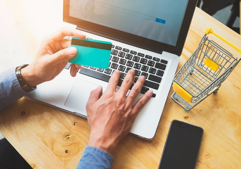 Conversamos com uma especialista, que explicou como evitar golpes online na hora das compras. - Foto: Pixabay