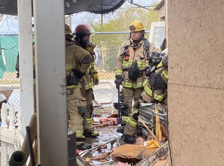 A casa destruída pelo fogo - Foto: Facebook @Phoenix Corpo de Bombeiros