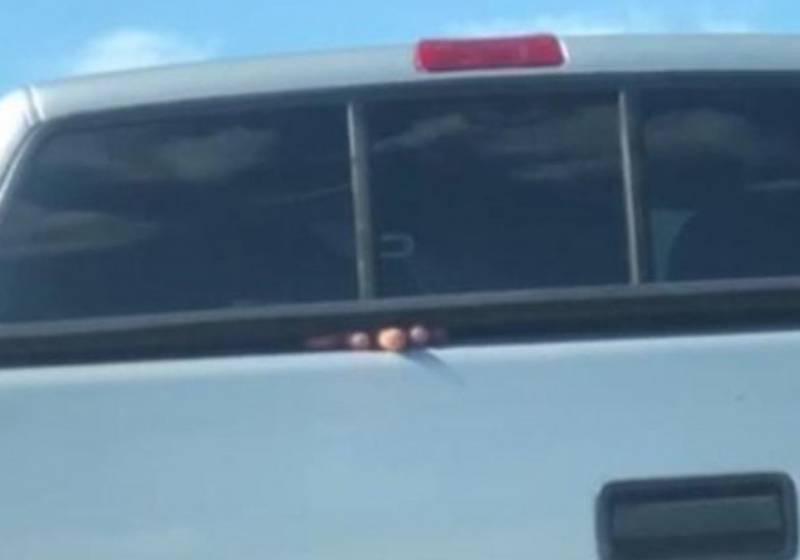 Ao ver a vítima sinalizar com os dedos, o motorista de trás percebeu que poderia ser um sequestro e chamou a polícia - Foto: Reprodução/Polícia Militar de Goiás