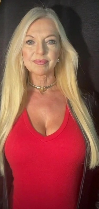 Aos 62 anos, Renee afirma que está melhor do que nunca. - Foto: Reprodução/Instagram @logevityseeker