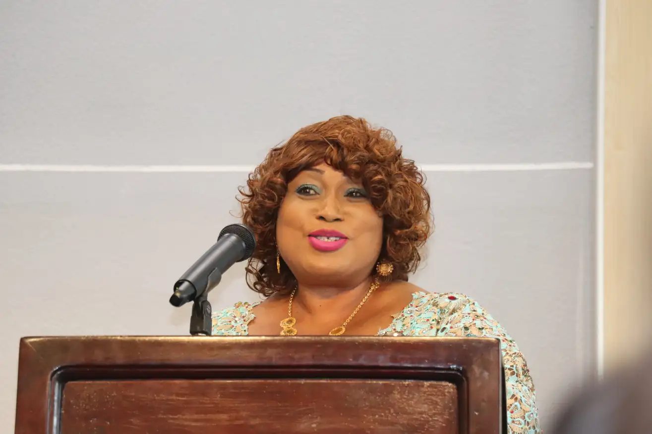 A ministra do gênero, Manty Tarawalli, luta desde 2021 para que o projeto de lei, que beneficia mulheres donas de terras, seja aprovado pelo parlamento. Foto: QUARTZ/ Faustine Ngila