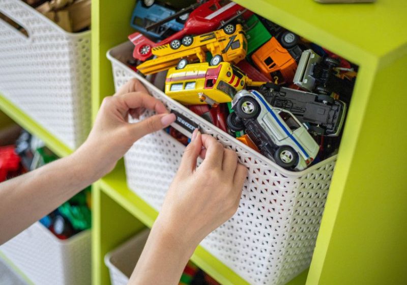 Para a especialista, manter o diálogo com os filhos é muito importante para ensiná-los a desapegar da grande quantidades de brinquedos. Foto: Reprodução/Meulugar.quintoandar.