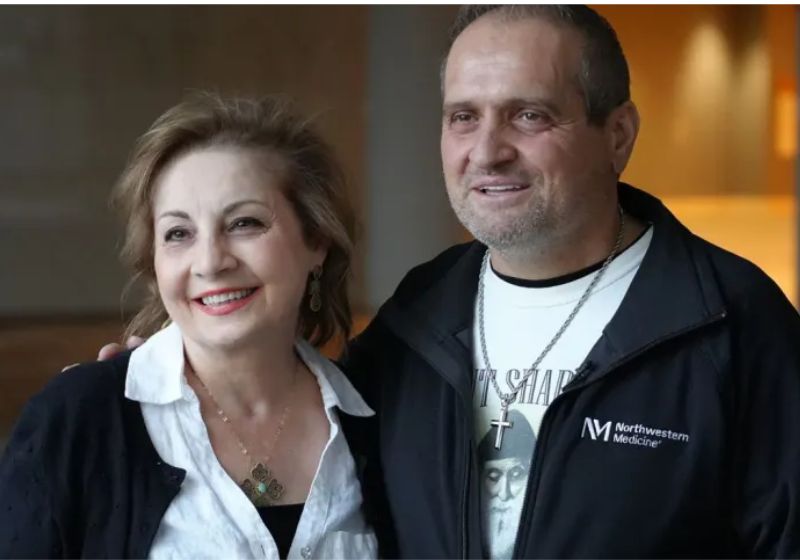 Tannaz e Albert passaram pelo procedimento de transplante de pulmão duplo e agora estão curados do câncer. Foto: Reprodução/Northwestern Medicine.