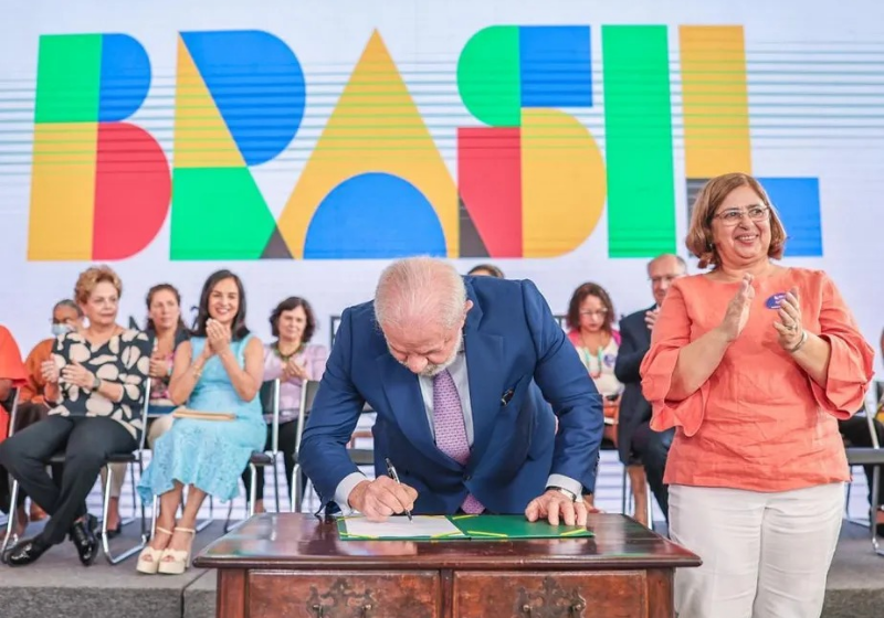 Presidente Lula durante assinatura do PL contra desigualdade salarial para mulheres. - Foto: Ricardo Stuckert
