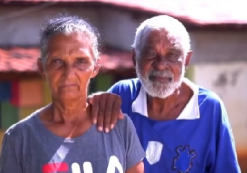 A torcida do Corinthians ajudou o idoso que passava fome. Eles arrecadaram R$ 50 mil em uma vaquinha. - Foto: reprodução Twitter