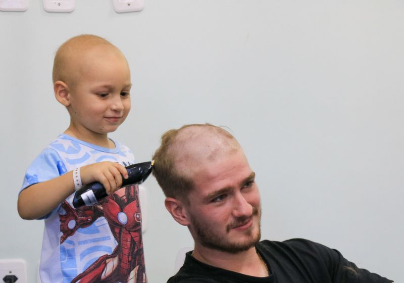 O Trote do Bem organizado por veteranos do curso de Medicina da UPF, aproxima os calouros de crianças em tratamento contra o câncer. Foto: Reprodução/UPF.