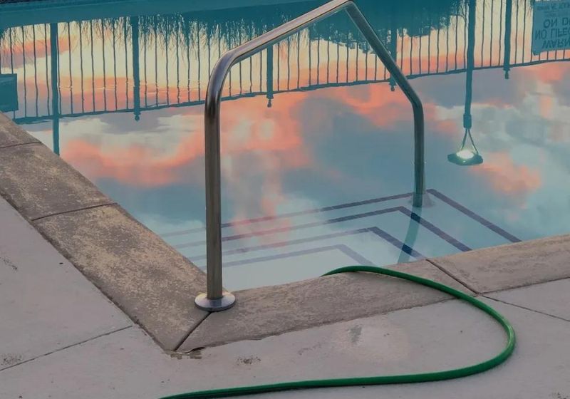 A menina de 13 anos foi crucial para salvar a irmãzinha que se afogava na piscina. Heroína!. Foto: Jill Burrow/Pexels.